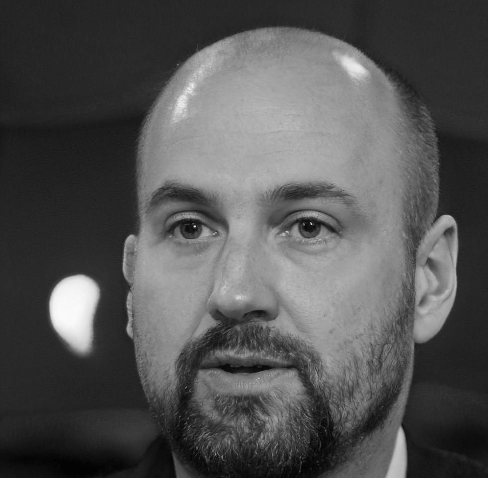 Ritratto professionale di Enzo Calabrese