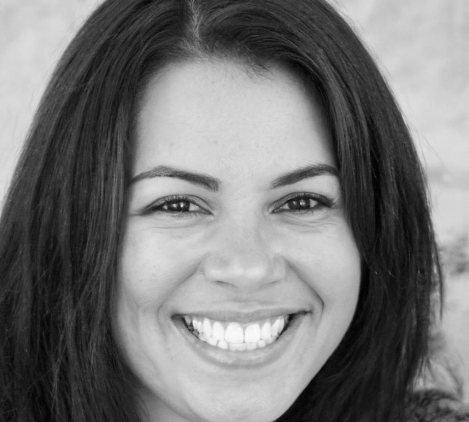 Consulente aziendale durante una sessione di coaching con un team