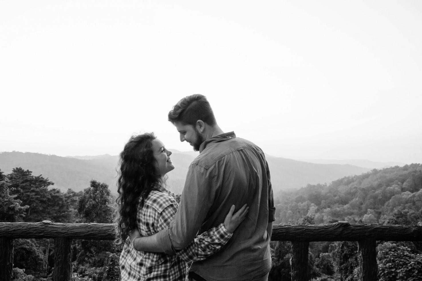 Momento di dialogo familiare durante una consulenza